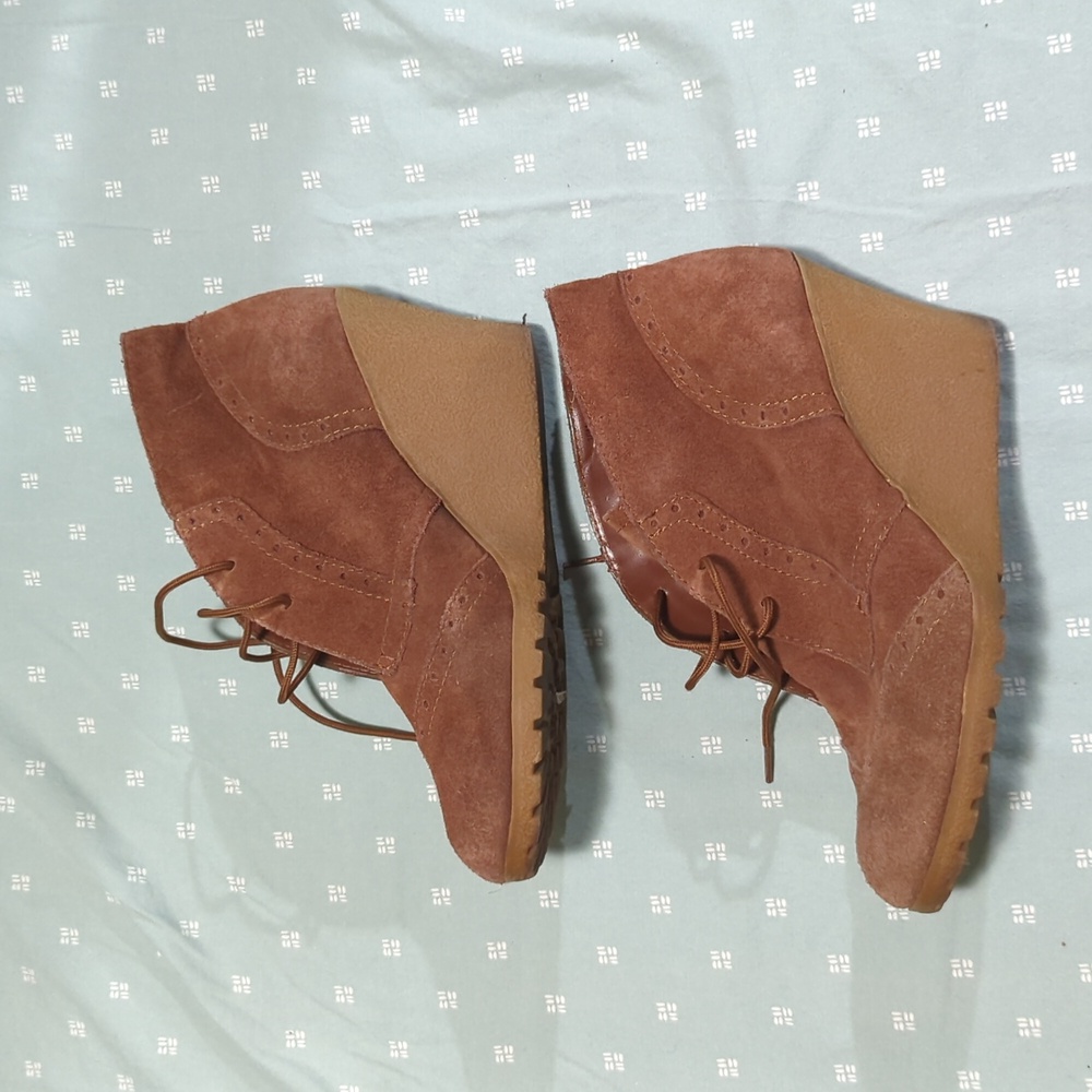 MIA womens brown wedge size 10
